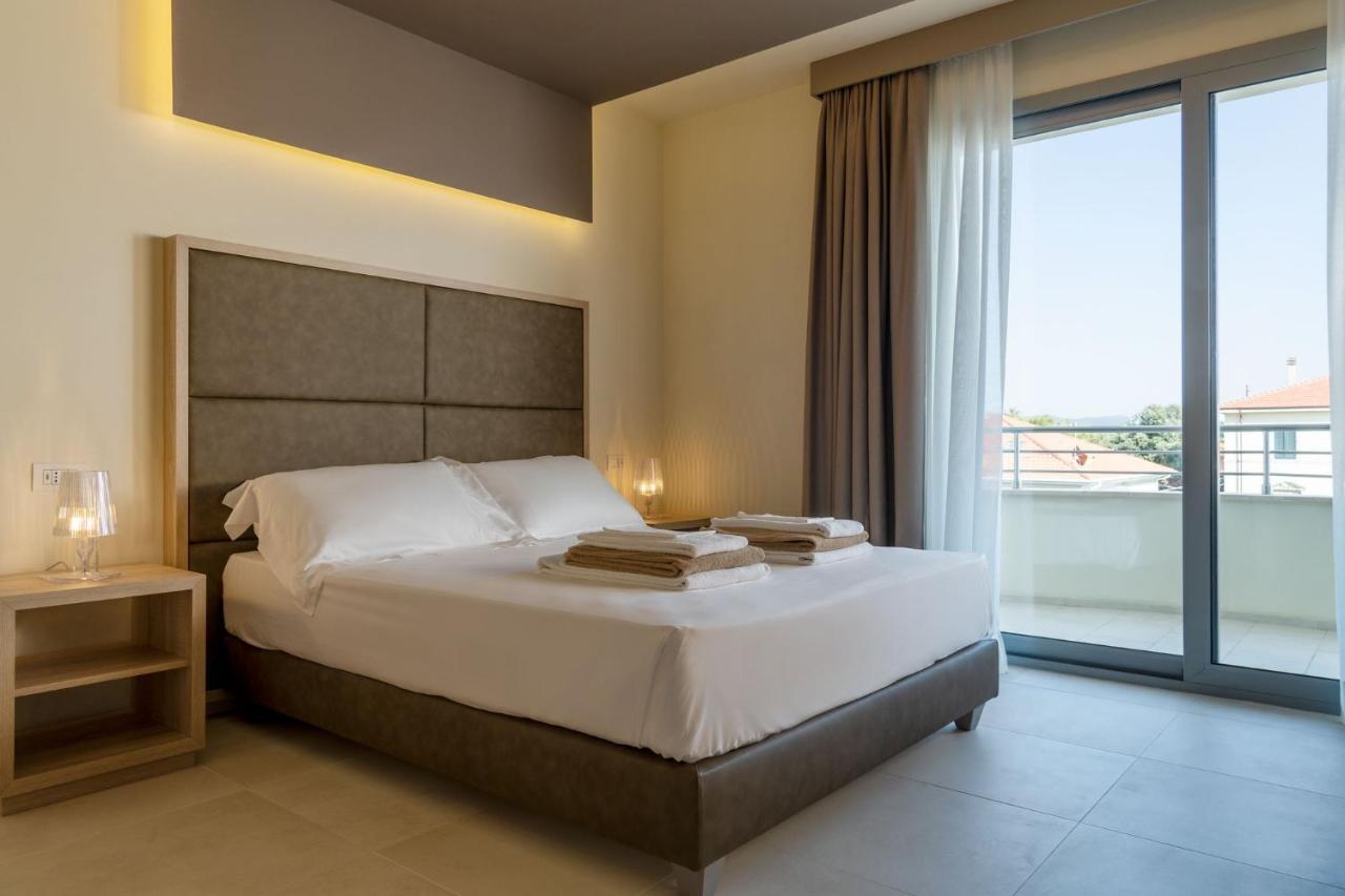 Palace Lido Hotel & Suites Marina di Cecina Esterno foto