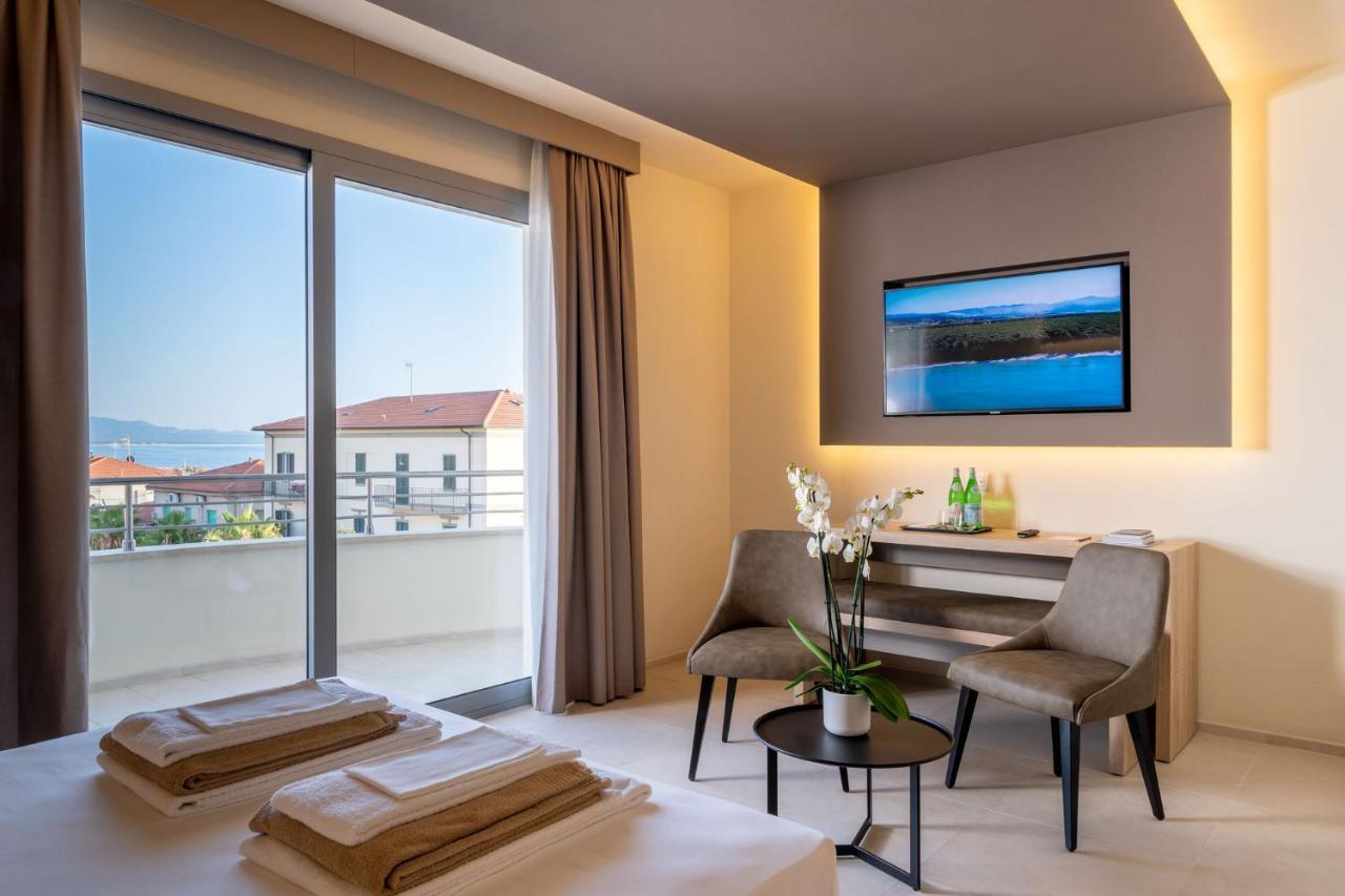 Palace Lido Hotel & Suites Marina di Cecina Esterno foto