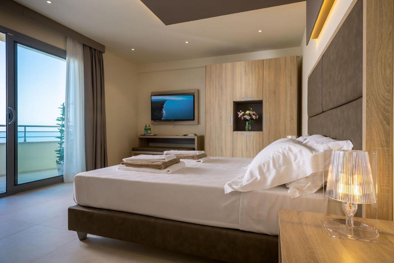 Palace Lido Hotel & Suites Marina di Cecina Esterno foto