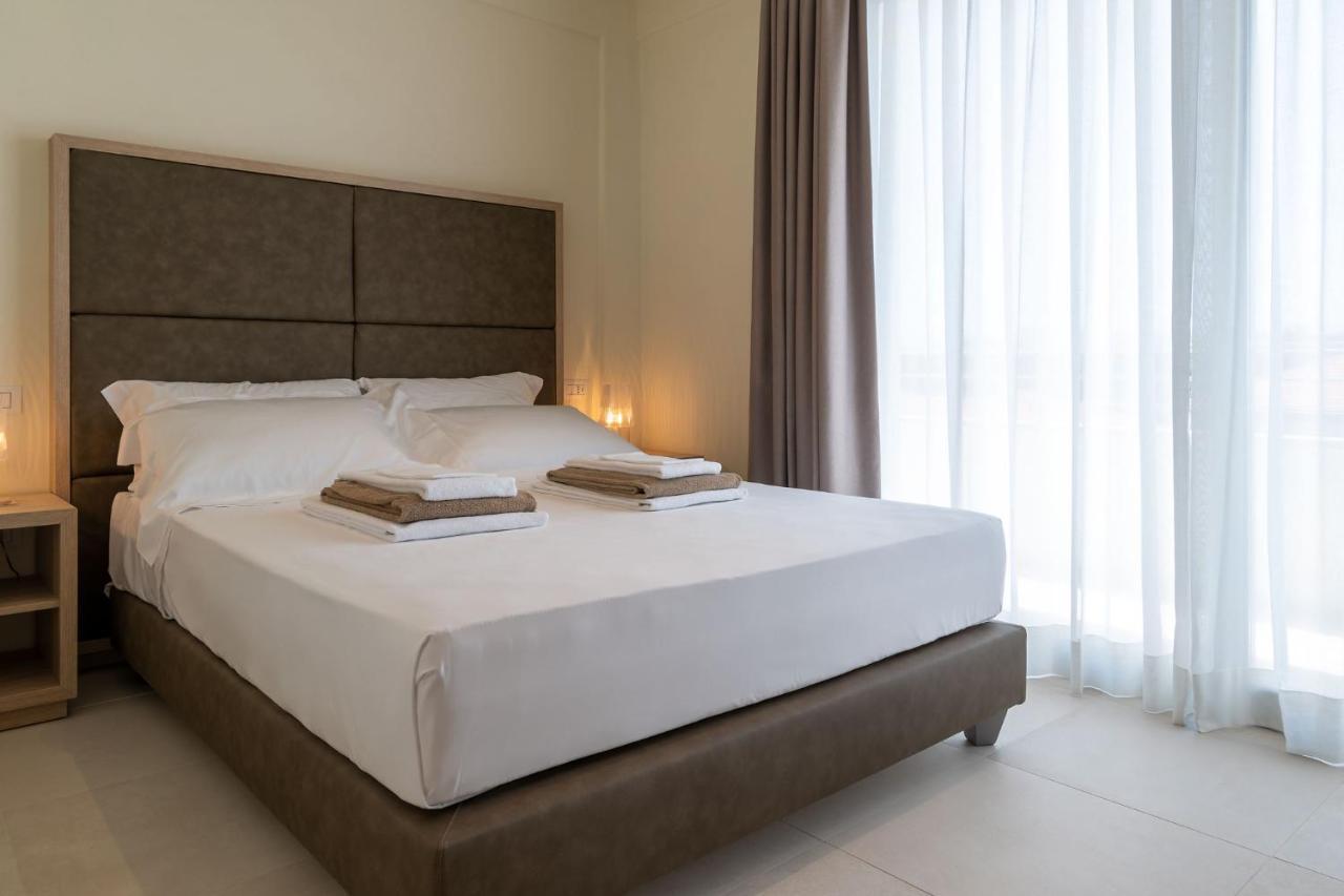 Palace Lido Hotel & Suites Marina di Cecina Esterno foto