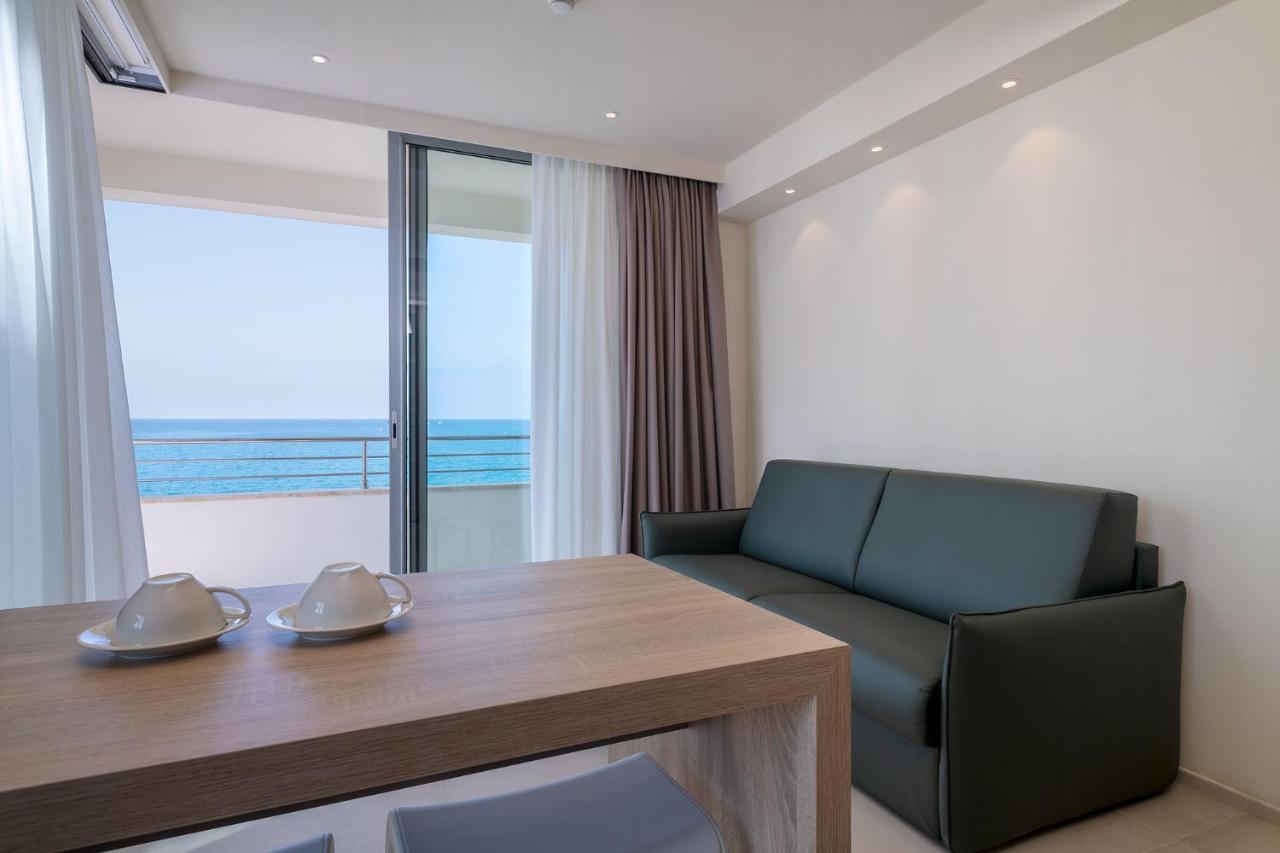 Palace Lido Hotel & Suites Marina di Cecina Esterno foto