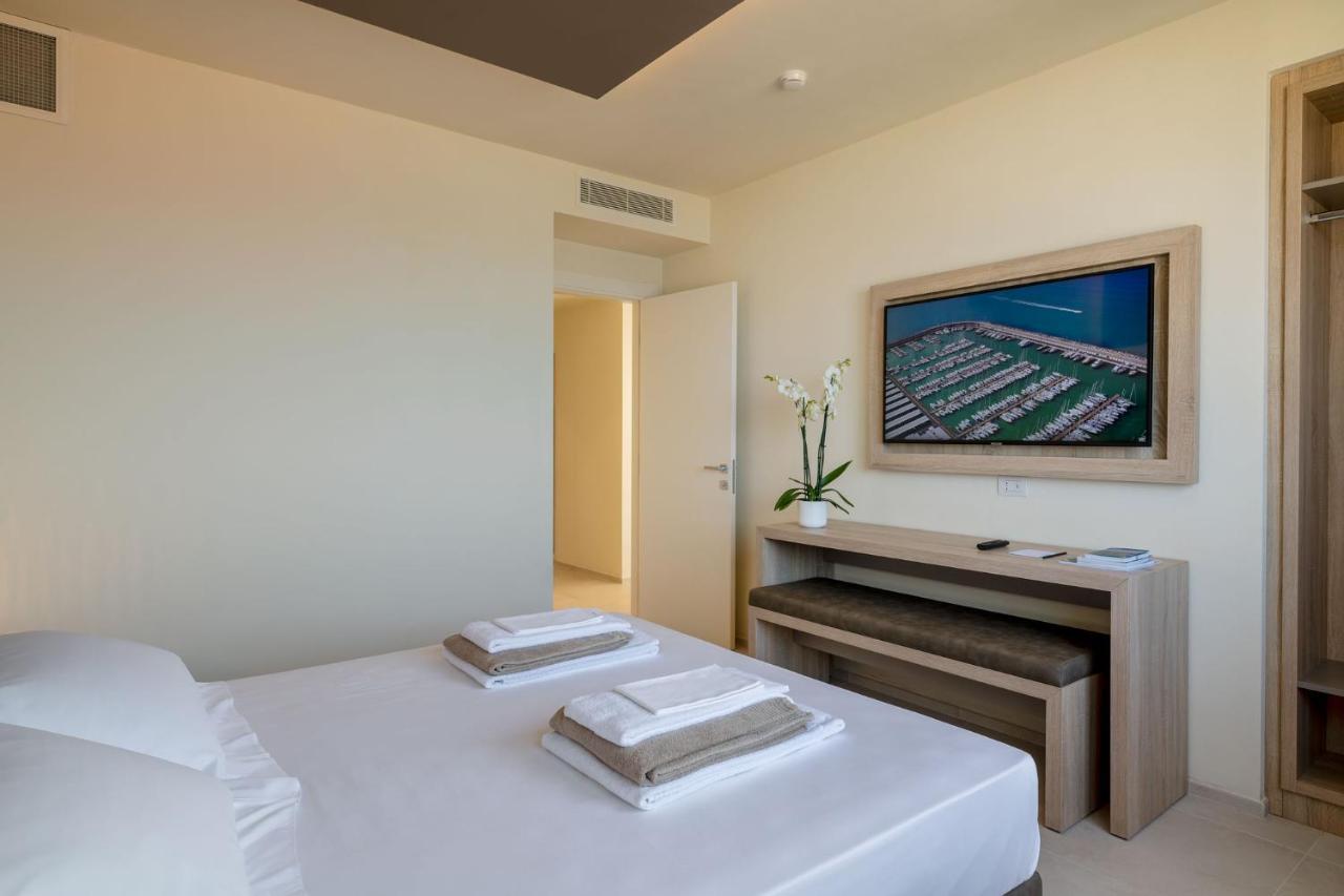Palace Lido Hotel & Suites Marina di Cecina Esterno foto